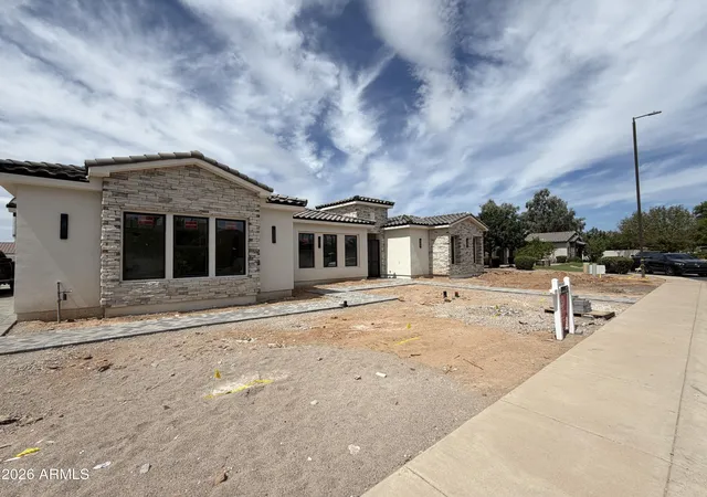 Photo 2 of Single family home for sale at 5620 S Gemstone Dr, Chandler, AZ 85249 | MLS# 6858715 | Listing updated on 2026-09-10