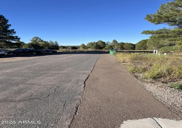 Photo 4 of Manufactured home for sale at 1431 N 26th Drive, Show Low, AZ 85901 | MLS# 7076514 | Listing updated on 2026-09-12