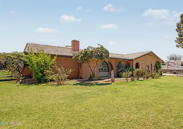 Photo 2 of Sale Pending at 10517 W Catalina Dr, Avondale, AZ 85392 | MLS# 6987564 | Listing updated on 2026-09-09
