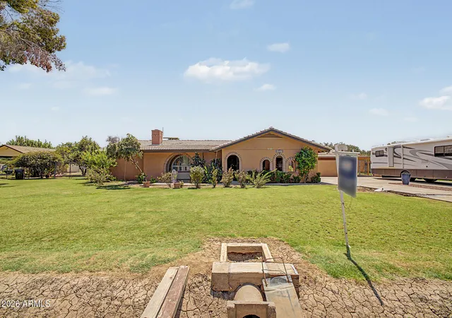 Photo 3 of Sale Pending at 10517 W Catalina Dr, Avondale, AZ 85392 | MLS# 6987564 | Listing updated on 2026-09-09