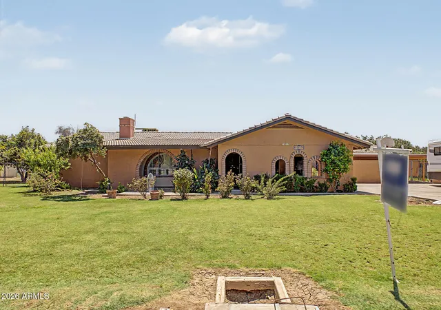 Photo 3 of Sale Pending at 10517 W Catalina Dr, Avondale, AZ 85392 | MLS# 6987564 | Listing updated on 2026-09-09