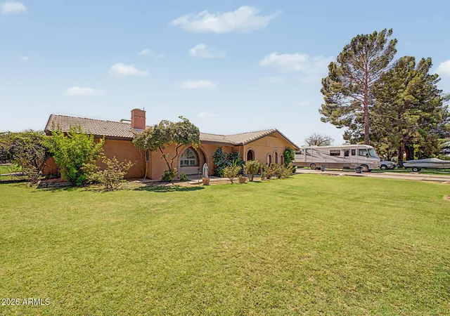 Photo 4 of Sale Pending at 10517 W Catalina Dr, Avondale, AZ 85392 | MLS# 6987564 | Listing updated on 2026-09-09