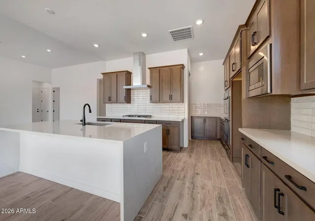 Photo 4 of Sale Pending at 821 W J Waltz Way, Apache Junction, AZ 85120 | MLS# 7014090 | Listing updated on 2026-09-11