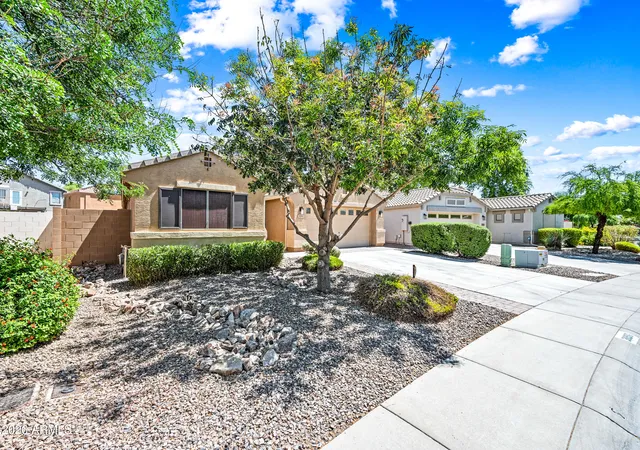 Photo 2 of Sale Pending at 3896 E Aragonite Ln, San Tan Valley, AZ 85143 | MLS# 7027972 | Listing updated on 2026-10-05