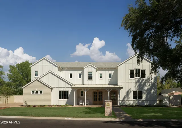 Photo 1 of Mansion for sale at 32 W Linger Ln, Phoenix, AZ 85021 | MLS# 7057030 | Listing updated on 2026-10-05