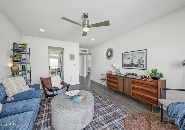Listing Photo 1 - Condo for sale in building located at 4646 N 11Th Ave, Phoenix, AZ 85013 - Unit #104
