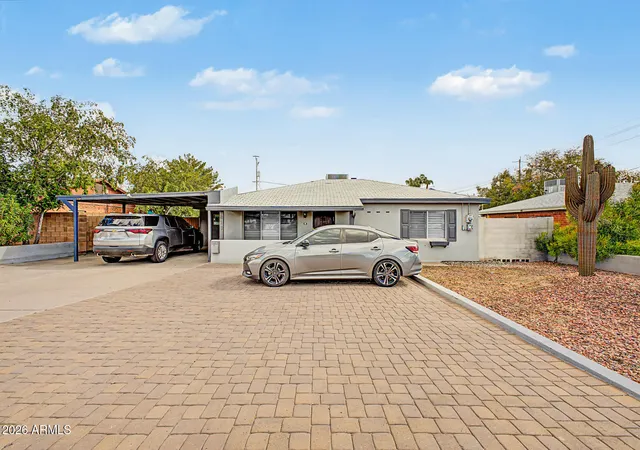 Photo 1 of Single family home for sale at 813 E Glendale Ave, Phoenix, AZ 85020 | MLS# 7074227 | Listing updated on 2026-09-08