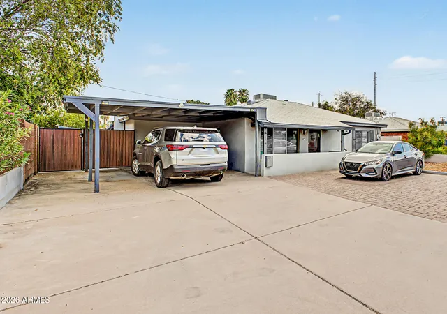 Photo 3 of Single family home for sale at 813 E Glendale Ave, Phoenix, AZ 85020 | MLS# 7074227 | Listing updated on 2026-09-08
