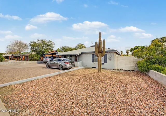 Photo 4 of Single family home for sale at 813 E Glendale Ave, Phoenix, AZ 85020 | MLS# 7074227 | Listing updated on 2026-09-08