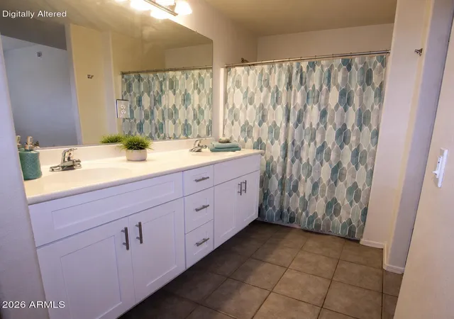 Listing Photo 1 - Condo for sale in building located at 920 E Devonshire Ave, Phoenix, AZ 85014 - Unit #4017