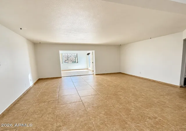 Listing Photo 4 - Condo for sale in building located at 1130 E Butler Dr, Phoenix, AZ 85020 - Unit #A1