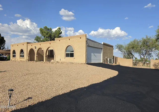 Photo 3 of Single family home for sale at 1909 Devonshire Dr, Sierra Vista, AZ 85635 | MLS# 7054697 | Listing updated on 2026-09-17