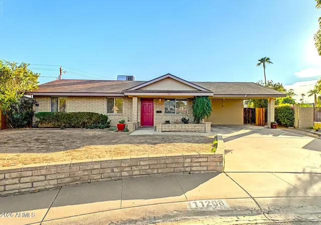 Photo 4 of Single family home for sale at 11208 N 38th Place, Phoenix, AZ 85028 | MLS# 7076440 | Listing updated on 2026-09-12