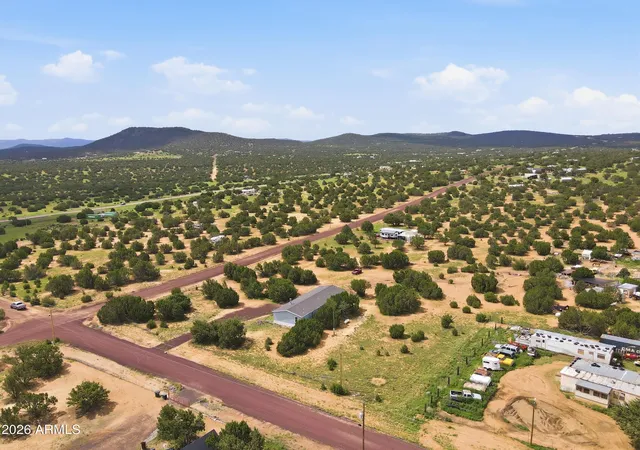 Photo 3 of Manufactured home for sale at 55 N Country Ln, Concho, AZ 85924 | MLS# 7062487 | Listing updated on 2026-09-08