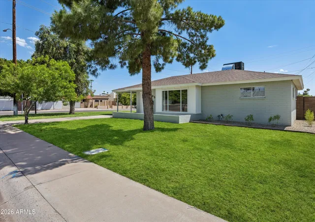 Photo 3 of Single family home for sale at 939 E Berridge Ln, Phoenix, AZ 85014 | MLS# 7063357 | Listing updated on 2026-09-13