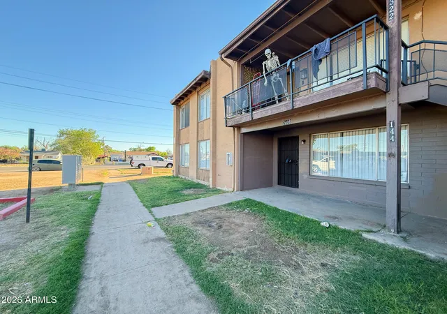 Listing Photo 1 - Condo for sale in building located at 2406 W Campbell Ave, Phoenix, AZ 85015 - Unit #144