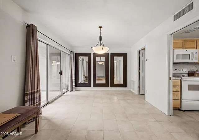 Photo 4 of Townhouse for sale at 2233 E Highland Ave #138, Phoenix, AZ 85016 | MLS# 7066258 | Listing updated on 2026-09-23