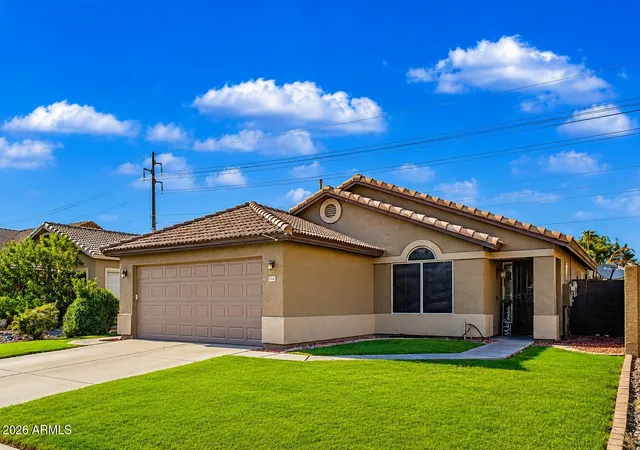 Photo 1 of Single family home for sale at 194 W Shannon St, Gilbert, AZ 85233 | MLS# 7064966 | Listing updated on 2026-09-14