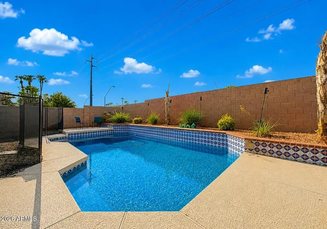 Photo 2 of Single family home for sale at 194 W Shannon St, Gilbert, AZ 85233 | MLS# 7064966 | Listing updated on 2026-09-14