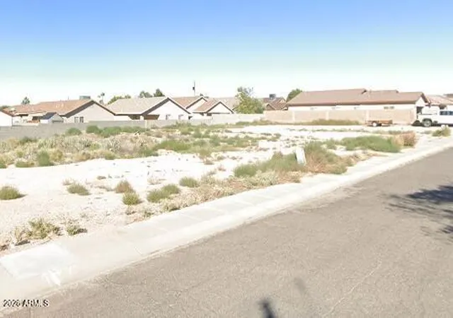 Photo 3 of Sale Pending at 2709 Emerson Ave, Kingman, AZ 86401 | MLS# 7077943 | Listing updated on 2026-09-25