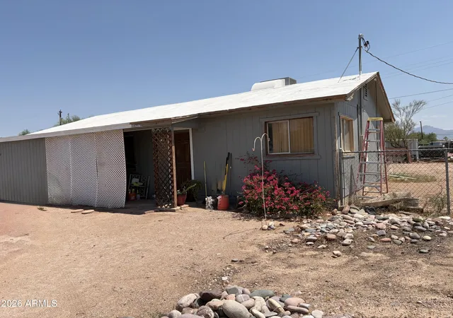 Photo 3 of Sale Pending at 1089 S Warner Dr, Apache Junction, AZ 85120 | MLS# 7064794 | Listing updated on 2026-09-11
