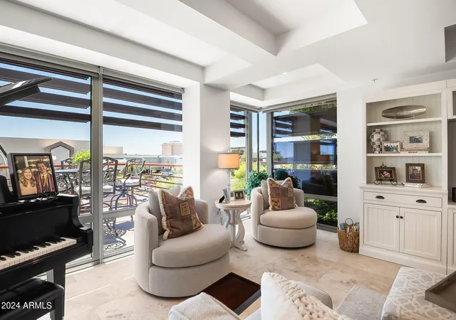 Listing Photo 4 - Condo for sale in building located at 7117 E Rancho Vis Dr, Scottsdale, AZ 85251 - Unit #4011