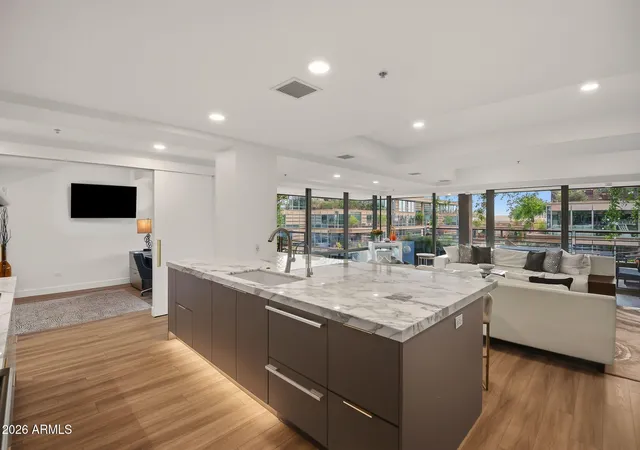 Listing Photo 2 - Condo for sale in building located at 7141 E Rancho Vis Dr, Scottsdale, AZ 85251 - Unit #6008