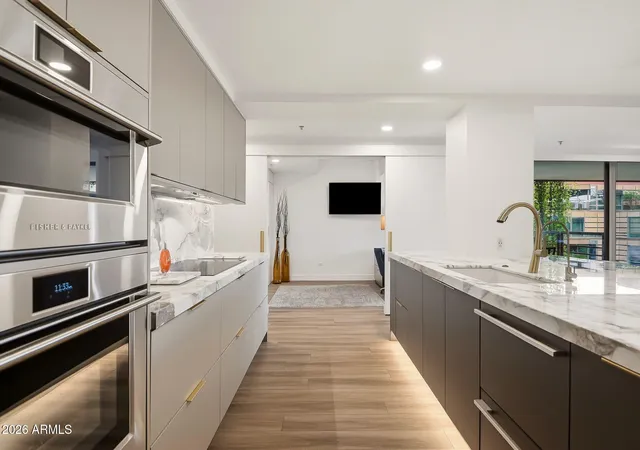 Listing Photo 4 - Condo for sale in building located at 7141 E Rancho Vis Dr, Scottsdale, AZ 85251 - Unit #6008