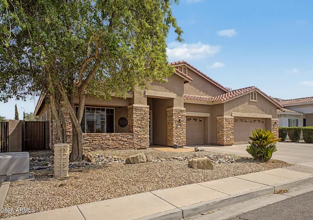 Photo 3 of Single family home for sale at 870 E Lynx Way, Chandler, AZ 85249 | MLS# 7069964 | Listing updated on 2026-09-14