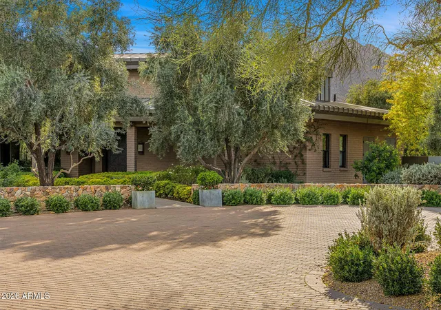Photo 3 of Mansion for sale at 5721 N Casa Blanca Dr, Paradise Valley, AZ 85253 | MLS# 7069148 | Listing updated on 2026-09-14
