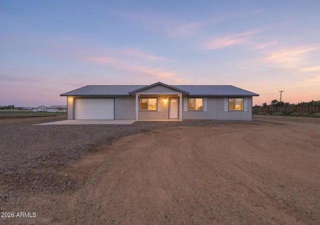 Photo 3 of Single family home for sale at 327 Halli Jo Loop, Taylor, AZ 85939 | MLS# 7066863 | Listing updated on 2026-09-28