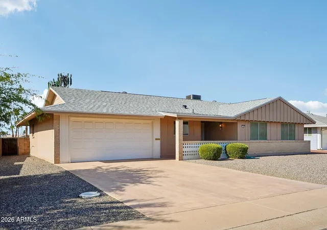 Photo 2 of Sale Pending at 9907 W Bright Angel Cir, Sun City, AZ 85351 | MLS# 7074124 | Listing updated on 2026-10-10