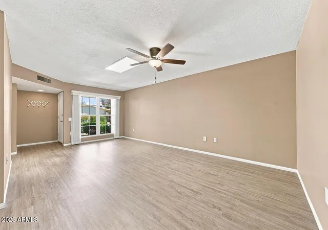 Listing Photo 4 - Condo for sale in building located at 17026 N Pinion Ln, Sun City, AZ 85373