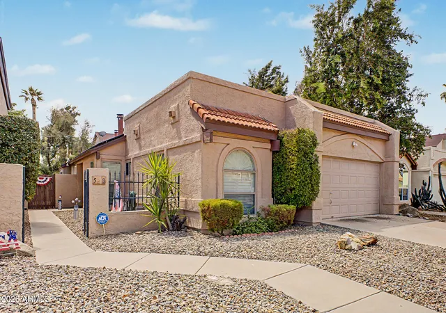 Photo 2 of Sale Pending at 529 E Kristal Wy, Phoenix, AZ 85024 | MLS# 7068133 | Listing updated on 2026-09-10