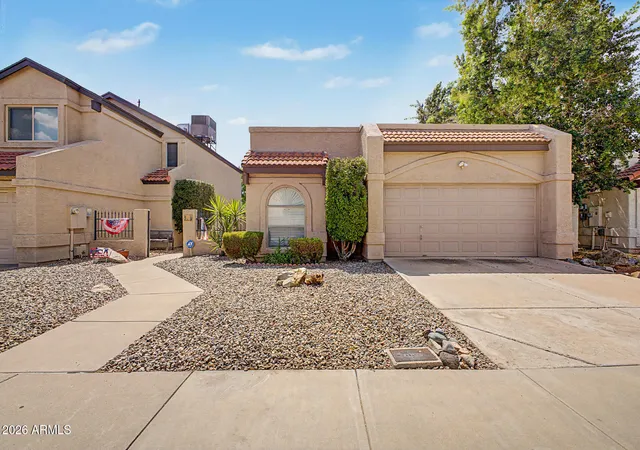 Photo 3 of Sale Pending at 529 E Kristal Wy, Phoenix, AZ 85024 | MLS# 7068133 | Listing updated on 2026-09-10