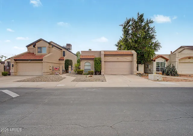 Photo 4 of Sale Pending at 529 E Kristal Wy, Phoenix, AZ 85024 | MLS# 7068133 | Listing updated on 2026-09-10