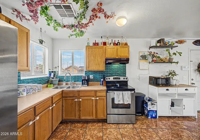 Photo 4 of Single family home for sale at 945 W Cocopah St, Phoenix, AZ 85007 | MLS# 7078486 | Listing updated on 2026-09-23