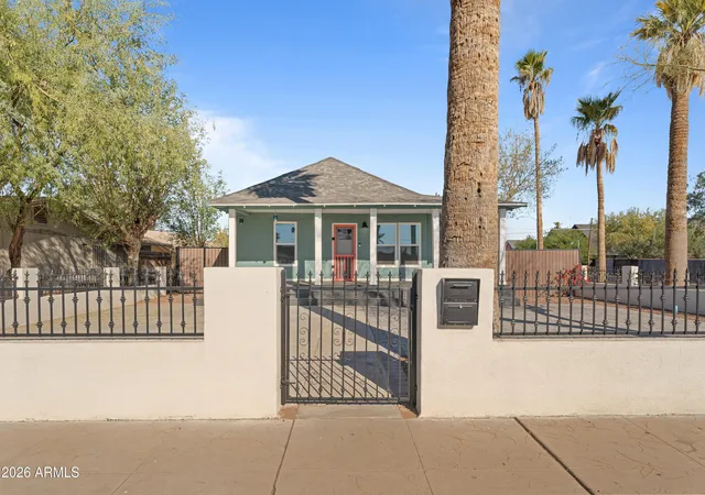 Photo 2 of Single family home for sale at 930 E Taylor St, Phoenix, AZ 85006 | MLS# 7071043 | Listing updated on 2026-09-07
