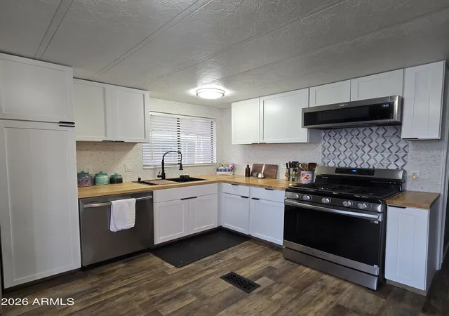 Photo 2 of Manufactured home for sale at 8401 N 67th Avenue #10, Glendale, AZ 85302 | MLS# 7070489 | Listing updated on 2026-09-12