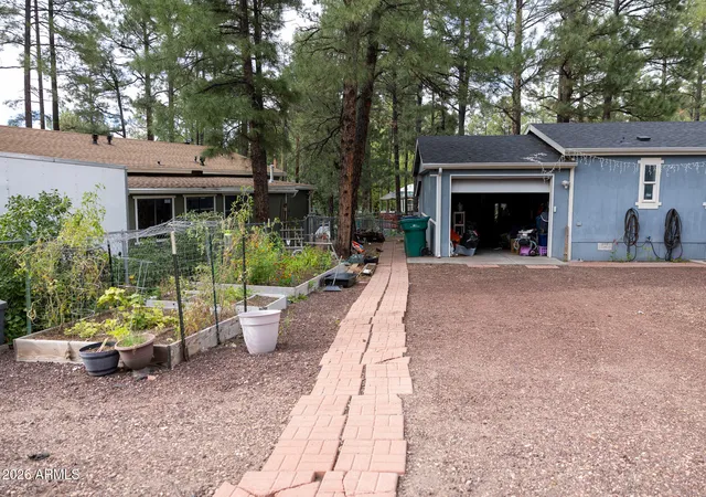 Photo 3 of Manufactured home for sale at 981 N 44th Circle, Show Low, AZ 85901 | MLS# 7070885 | Listing updated on 2026-10-04