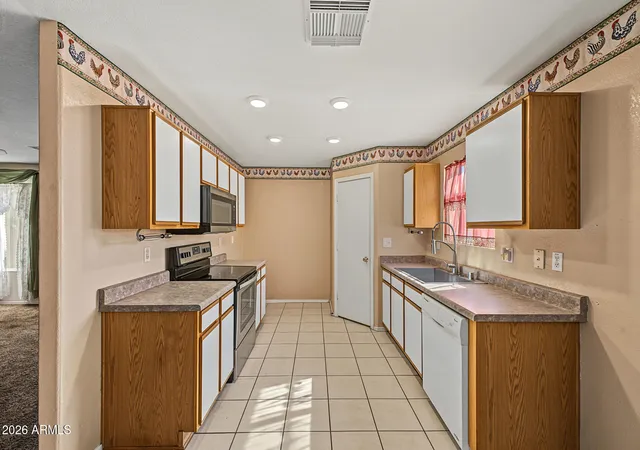 Photo 3 of Single family home for sale at 7117 W Preston Ln, Phoenix, AZ 85043 | MLS# 7076047 | Listing updated on 2026-10-28