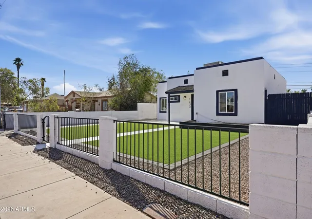 Photo 2 of Single family home for sale at 1433 E Portland St, Phoenix, AZ 85006 | MLS# 7076516 | Listing updated on 2026-09-08