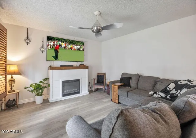 Photo 4 of Townhouse for sale at 4442 W Solano Dr S, Glendale, AZ 85301 | MLS# 7073934 | Listing updated on 2026-09-17
