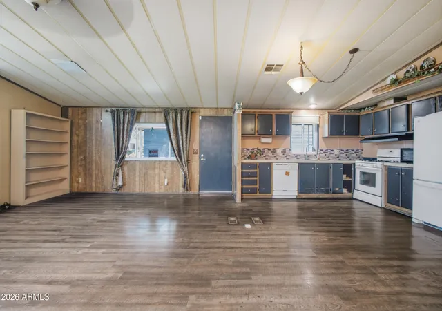 Photo 3 of Manufactured home for sale at 19802 N 32nd Street #116, Phoenix, AZ 85050 | MLS# 7071781 | Listing updated on 2026-09-10