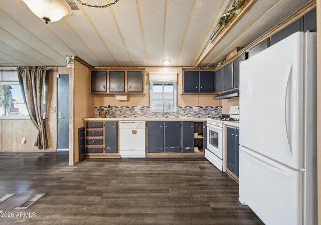Photo 3 of Manufactured home for sale at 19802 N 32nd Street #116, Phoenix, AZ 85050 | MLS# 7071781 | Listing updated on 2026-09-10