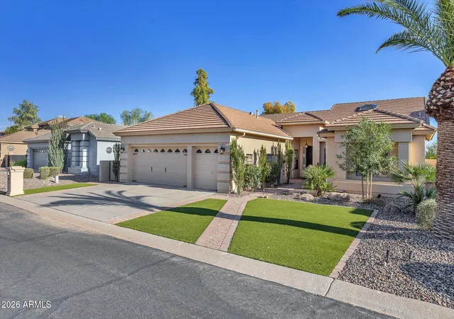 Photo 2 of Sale Pending at 10059 E Cedar Waxwing Dr, Sun Lakes, AZ 85248 | MLS# 7076496 | Listing updated on 2026-09-12