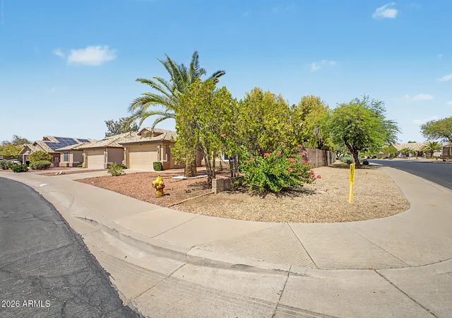 Photo 4 of Single family home for sale at 10983 W Tonopah Dr, Peoria, AZ 85373 | MLS# 7076346 | Listing updated on 2026-09-05
