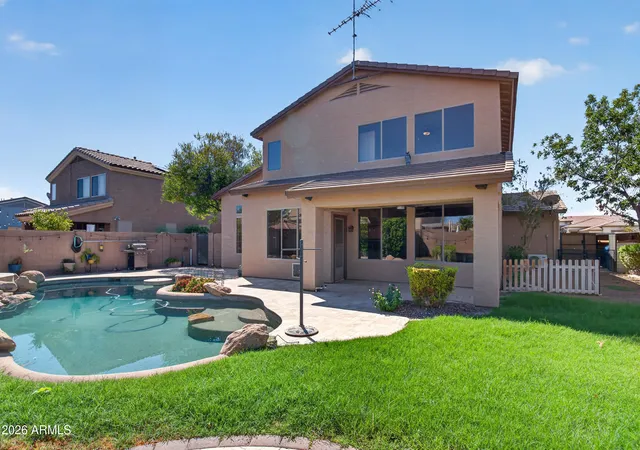 Photo 4 of Single family home for sale at 3316 E Maplewood St, Gilbert, AZ 85297 | MLS# 7075671 | Listing updated on 2026-09-17