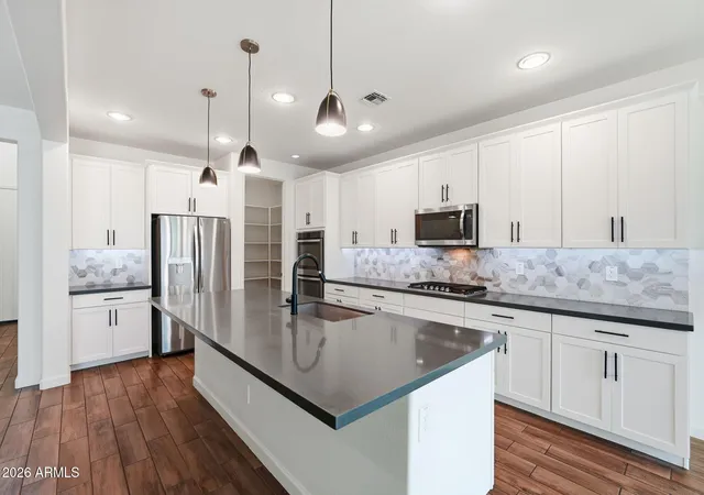 Photo 3 of Single family home for sale at 923 W Yellowstone Way, Chandler, AZ 85248 | MLS# 7073039 | Listing updated on 2026-09-14