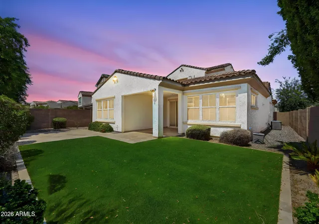 Photo 4 of Single family home for sale at 923 W Yellowstone Way, Chandler, AZ 85248 | MLS# 7073039 | Listing updated on 2026-09-14